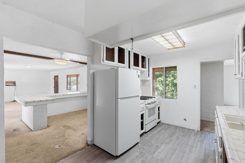 Image 13 of property listing at 14735 Road 28, Madera, CA 93638