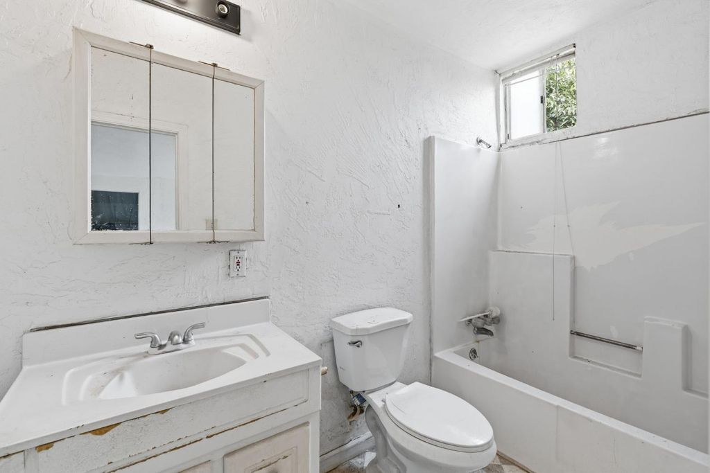 Image 17 of property listing at 14735 Road 28, Madera, CA 93638