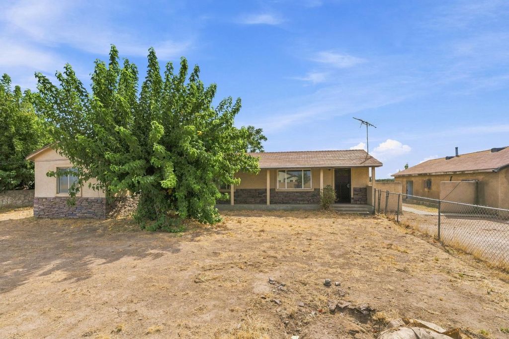 Image 2 of property listing at 14735 Road 28, Madera, CA 93638