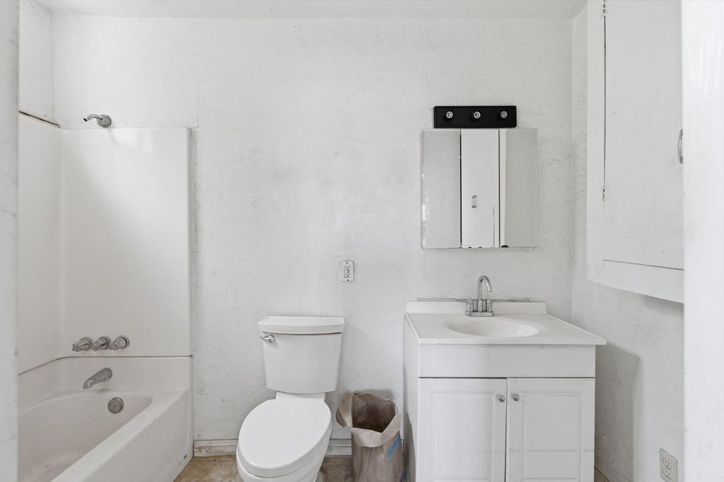 Image 20 of property listing at 14735 Road 28, Madera, CA 93638