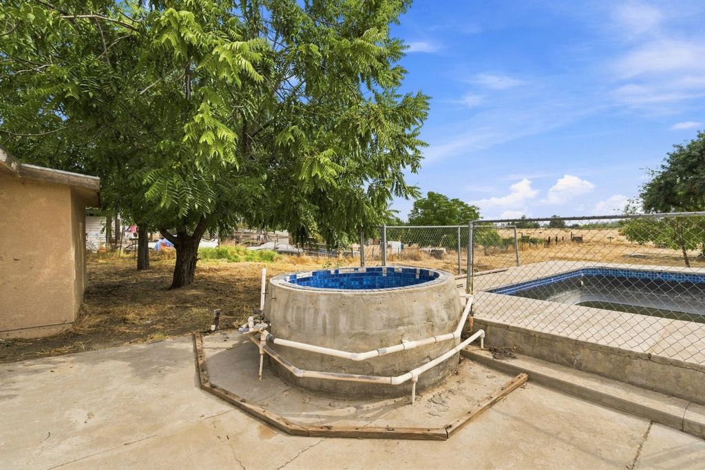 Image 21 of property listing at 14735 Road 28, Madera, CA 93638