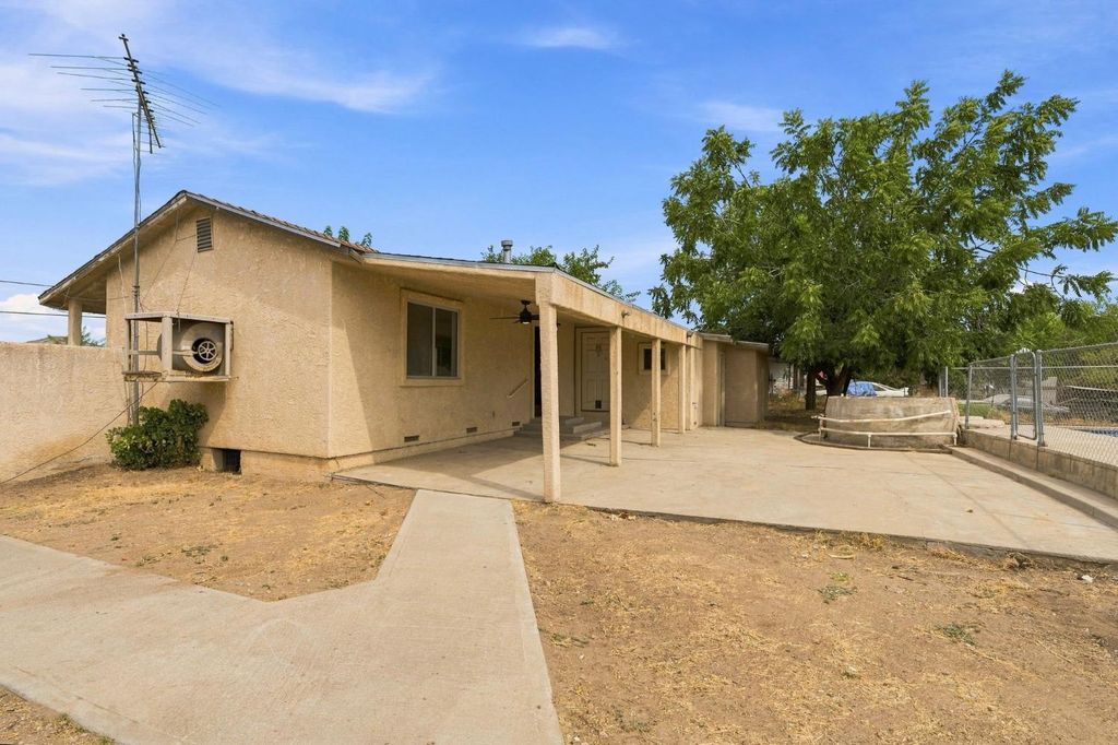 Image 22 of property listing at 14735 Road 28, Madera, CA 93638