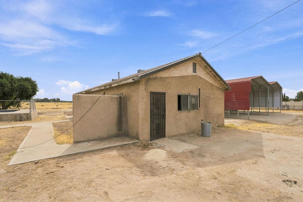 Image 27 of property listing at 14735 Road 28, Madera, CA 93638