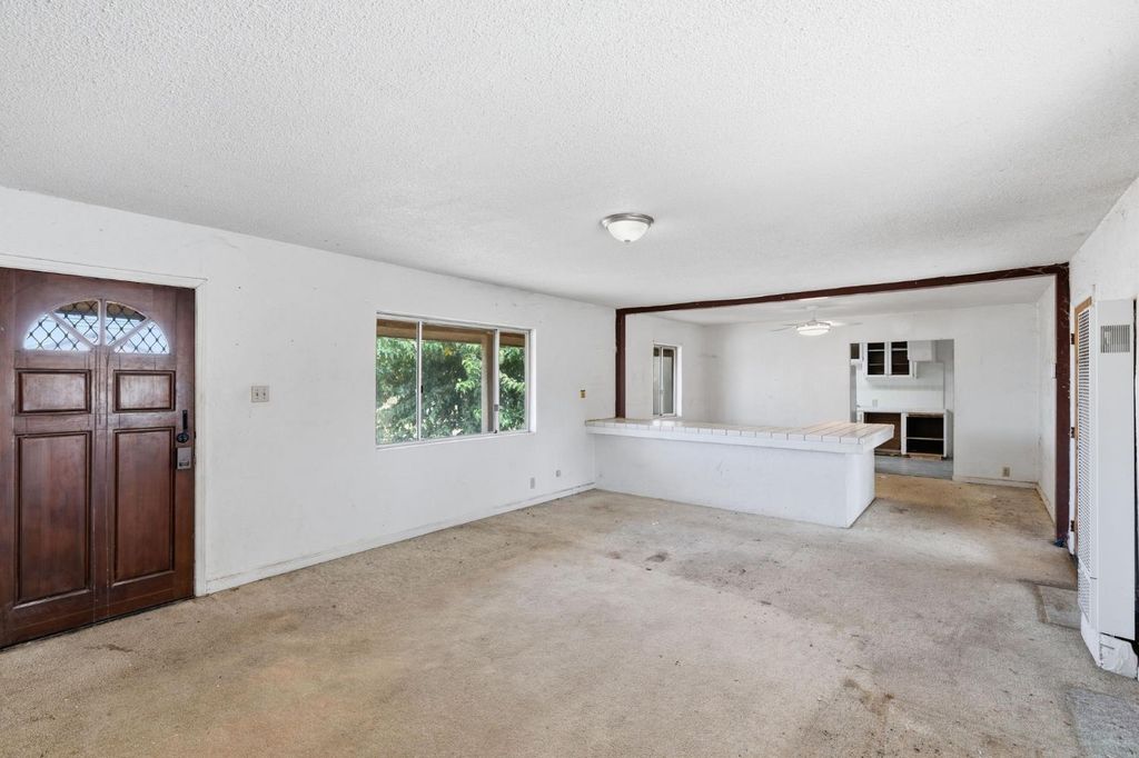 Image 3 of property listing at 14735 Road 28, Madera, CA 93638