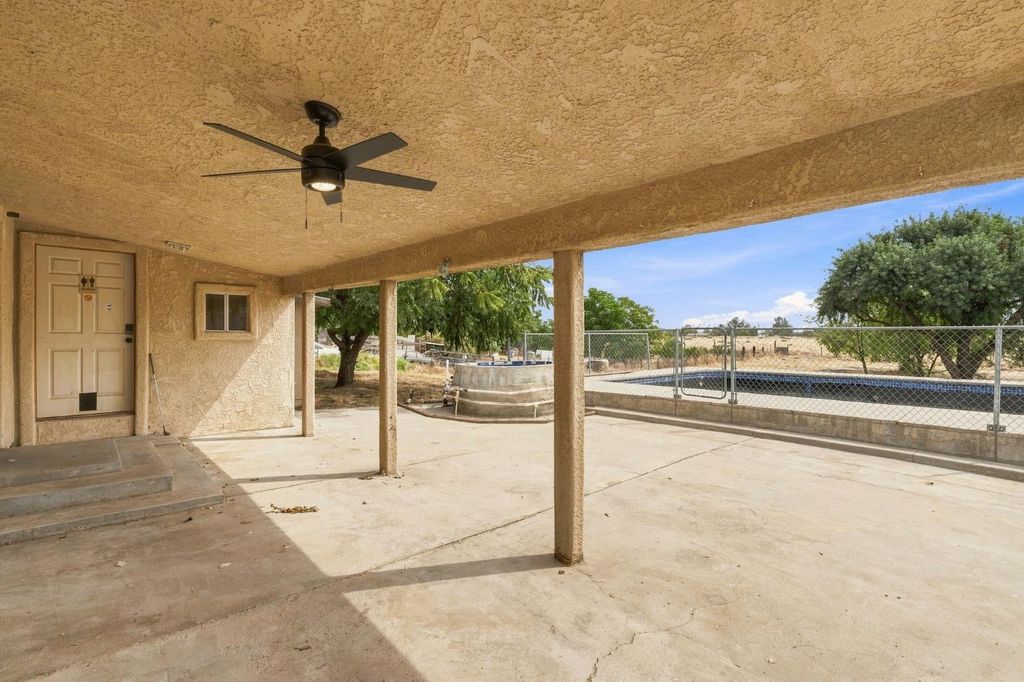 Image 30 of property listing at 14735 Road 28, Madera, CA 93638