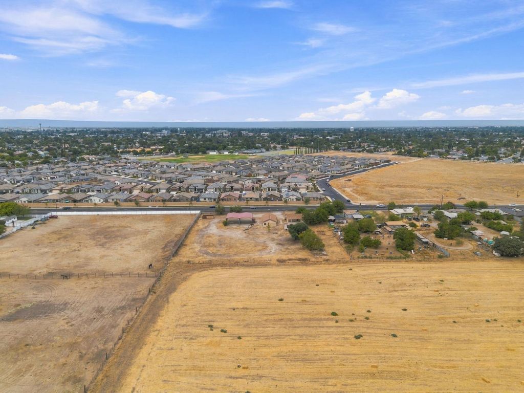 Image 38 of property listing at 14735 Road 28, Madera, CA 93638