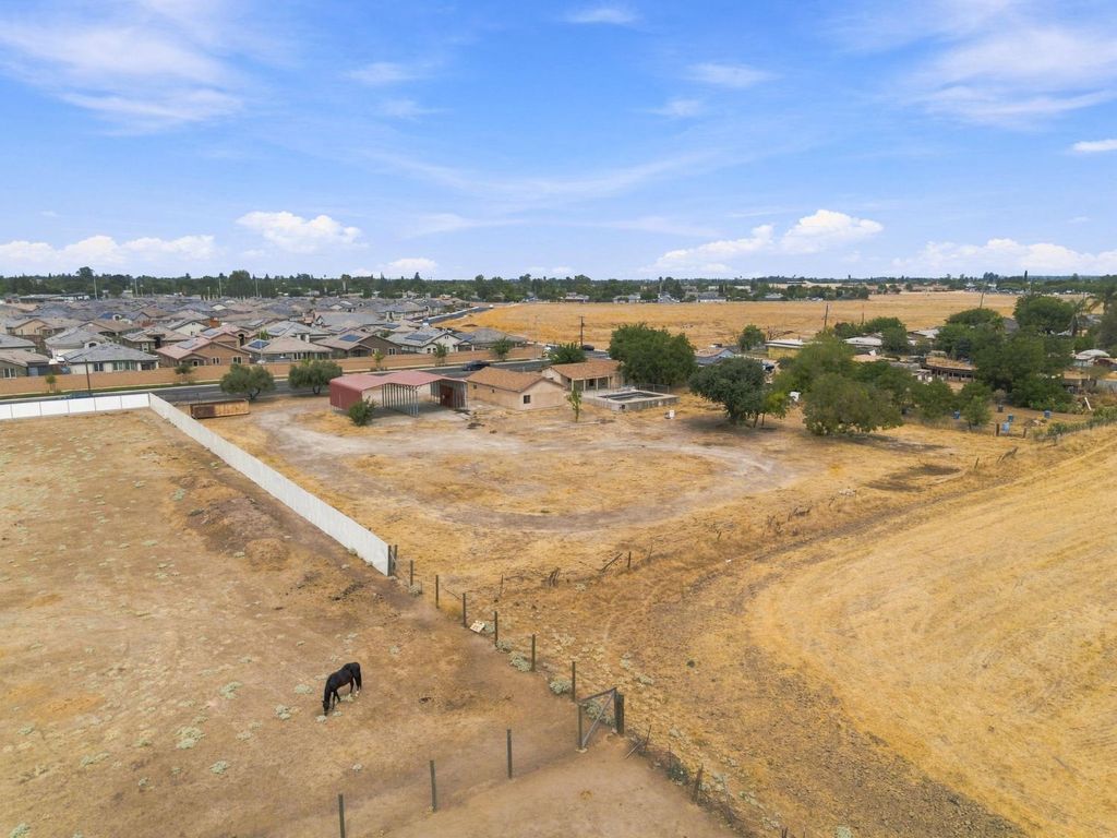 Image 39 of property listing at 14735 Road 28, Madera, CA 93638