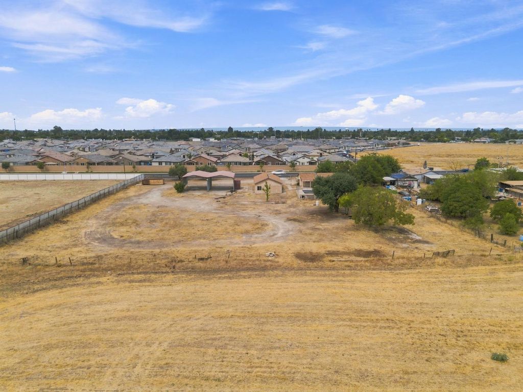 Image 40 of property listing at 14735 Road 28, Madera, CA 93638