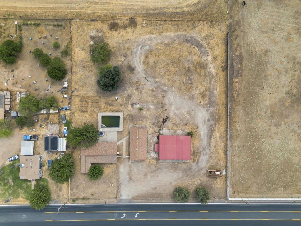 Image 41 of property listing at 14735 Road 28, Madera, CA 93638