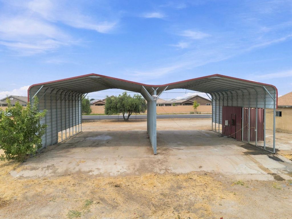 Image 42 of property listing at 14735 Road 28, Madera, CA 93638