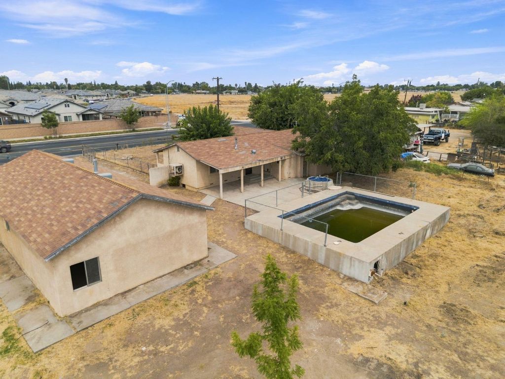Image 43 of property listing at 14735 Road 28, Madera, CA 93638