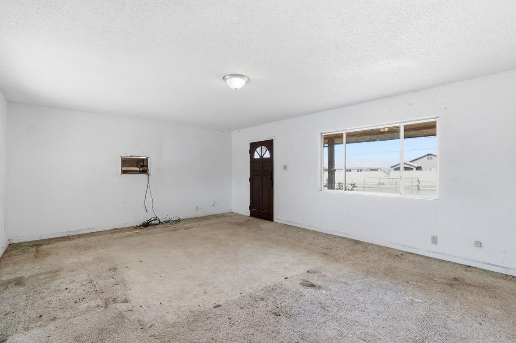 Image 5 of property listing at 14735 Road 28, Madera, CA 93638