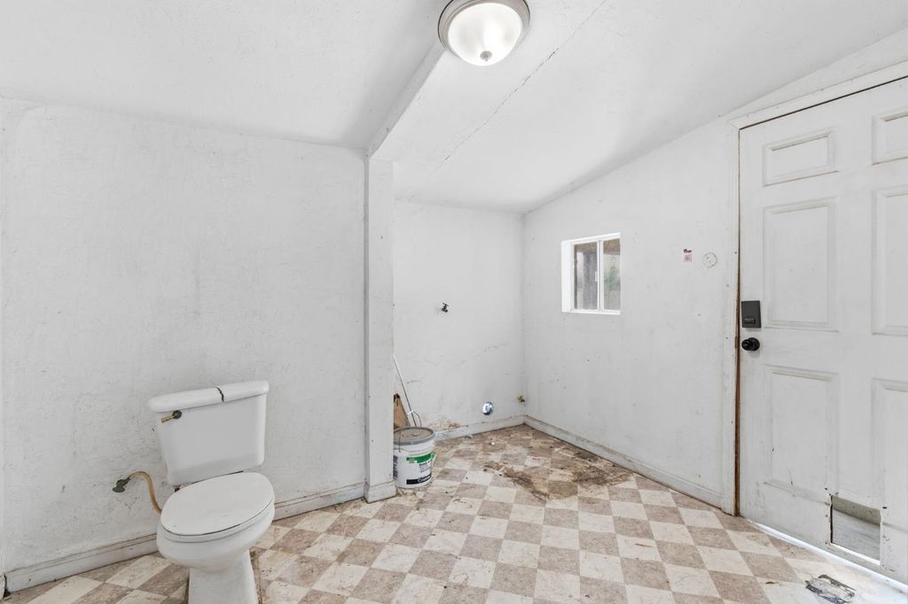 Image 8 of property listing at 14735 Road 28, Madera, CA 93638