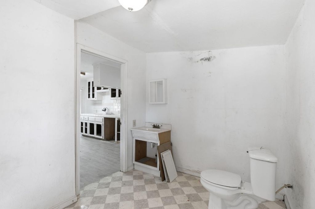 Image 9 of property listing at 14735 Road 28, Madera, CA 93638