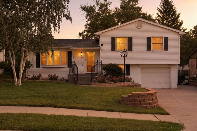 23 WENWOOD Circle, Council Bluffs, IA 51503