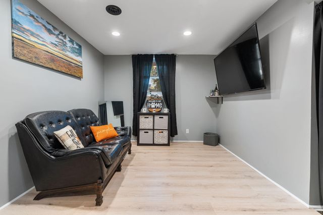 23 WENWOOD Circle, Council Bluffs, IA 51503