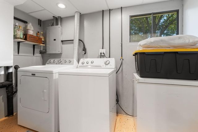 23 WENWOOD Circle, Council Bluffs, IA 51503