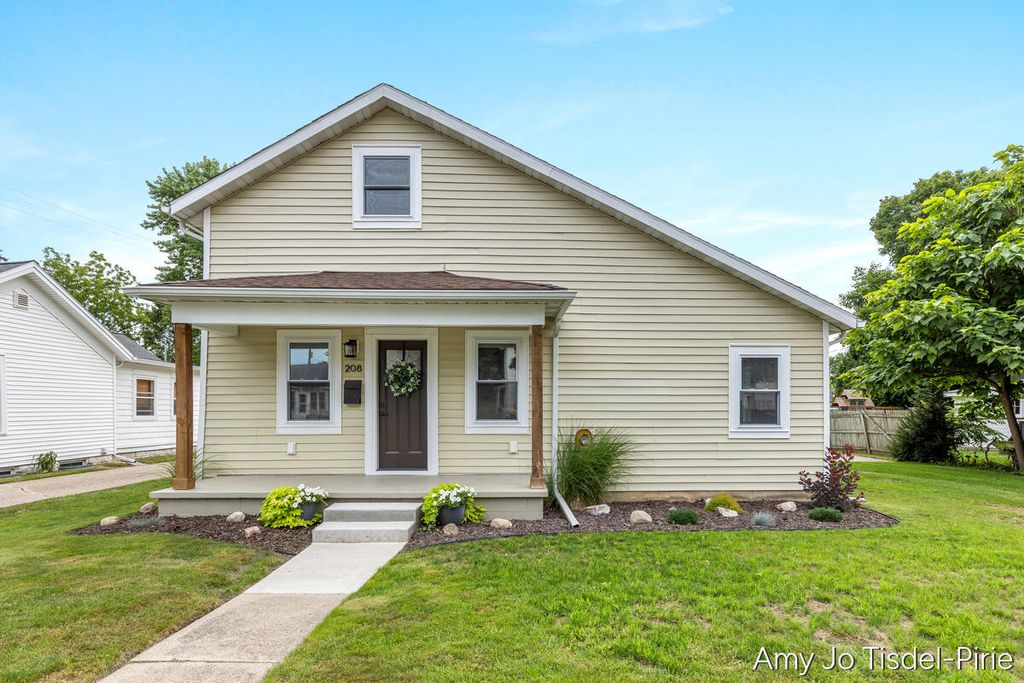 208 N Webster Street, Montcalm Twp, MI 48838