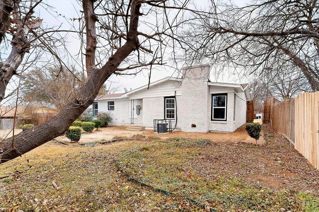 1816 Ellington Drive, Fort Worth, TX 76112