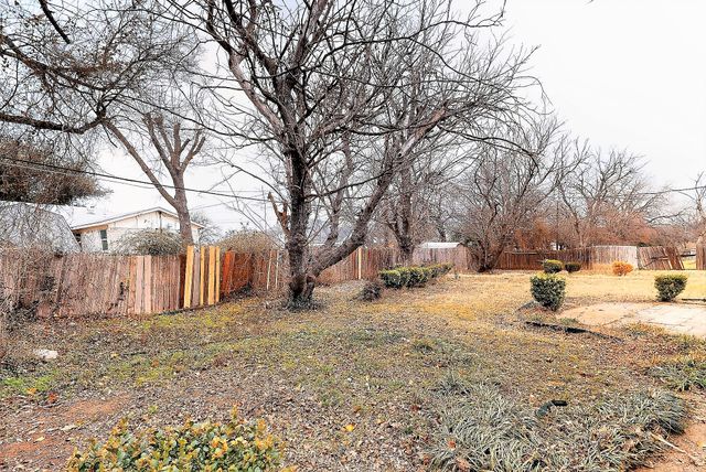 1816 Ellington Drive, Fort Worth, TX 76112