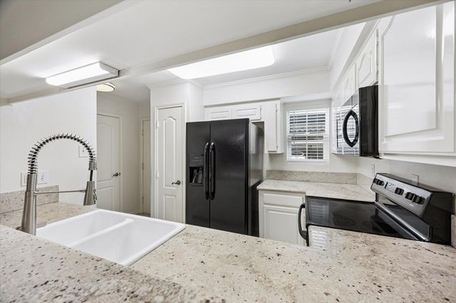 3131 Southwest Freeway 46, Houston, TX 77098