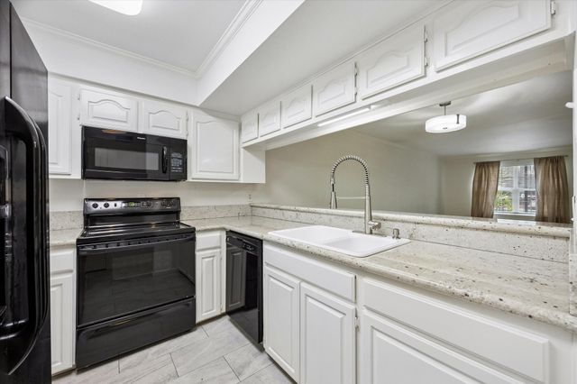 3131 Southwest Freeway 46, Houston, TX 77098