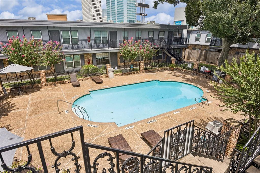3131 Southwest Freeway 46, Houston, TX 77098