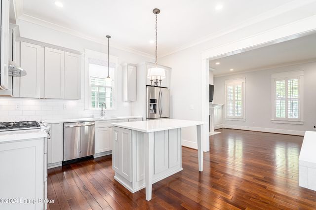 9513 Indian Pipe Ln, Prospect, KY 40059