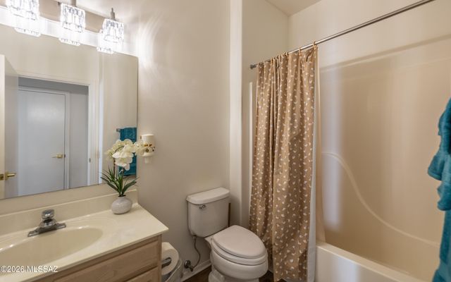 1942 W Amblemorn Drive, Green Valley, AZ 85622