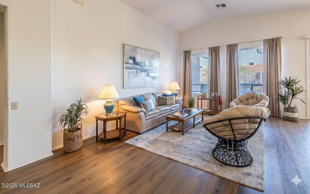 1942 W Amblemorn Drive, Green Valley, AZ 85622