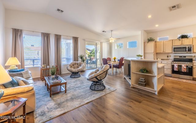 1942 W Amblemorn Drive, Green Valley, AZ 85622