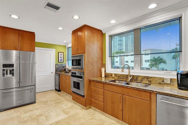 3942 NE 171st St 4A, North Miami Beach, FL 33160