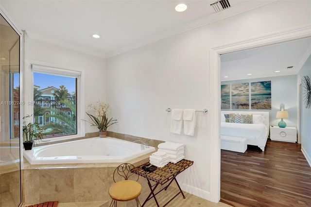 3942 NE 171st St 4A, North Miami Beach, FL 33160