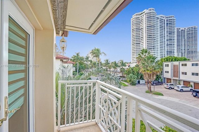 3942 NE 171st St 4A, North Miami Beach, FL 33160