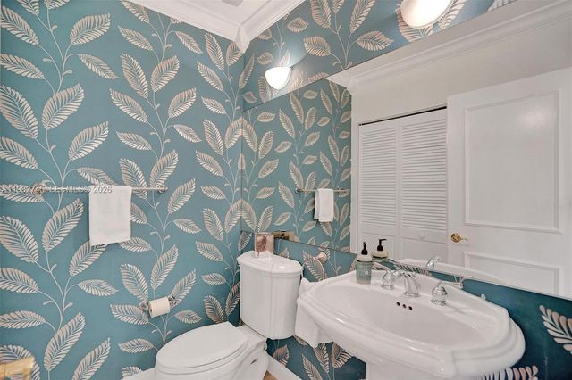 3942 NE 171st St 4A, North Miami Beach, FL 33160