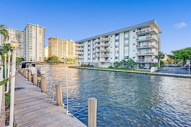 3942 NE 171st St 4A, North Miami Beach, FL 33160