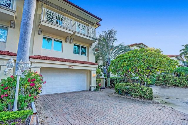 3942 NE 171st St 4A, North Miami Beach, FL 33160