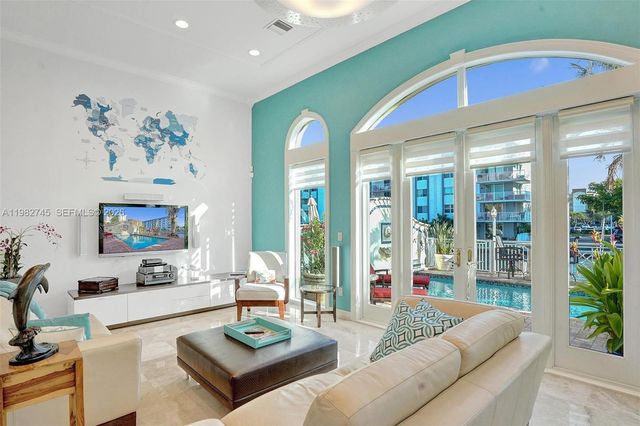 3942 NE 171st St 4A, North Miami Beach, FL 33160