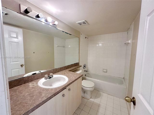 11185 SW 6th Street 303, Pembroke Pines, FL 33025