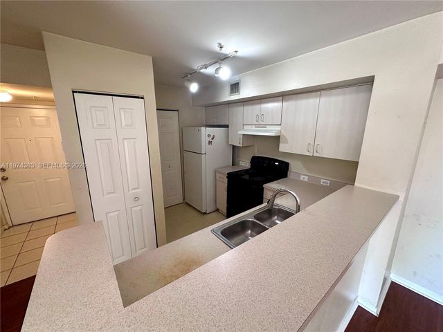 11185 SW 6th Street 303, Pembroke Pines, FL 33025