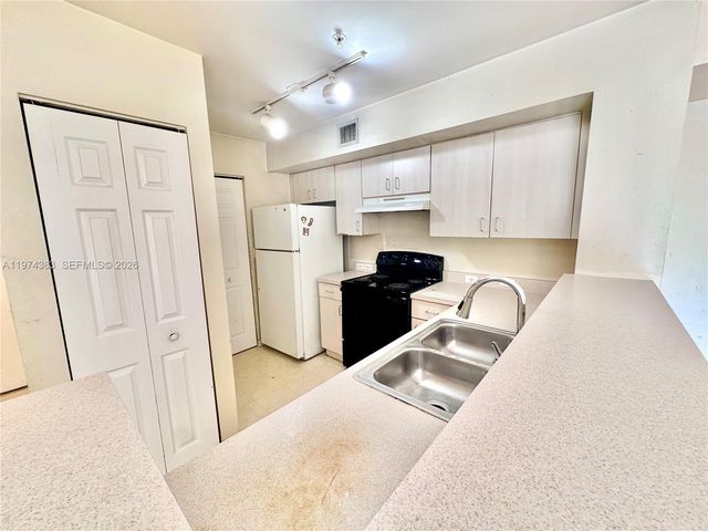 11185 SW 6th Street 303, Pembroke Pines, FL 33025