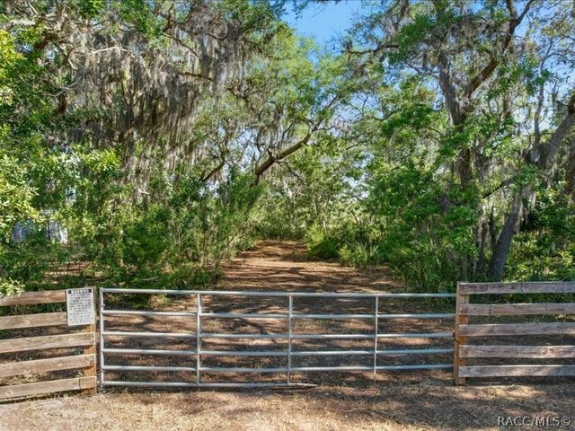 1465 S Surf Loop, Crystal River, FL 34429