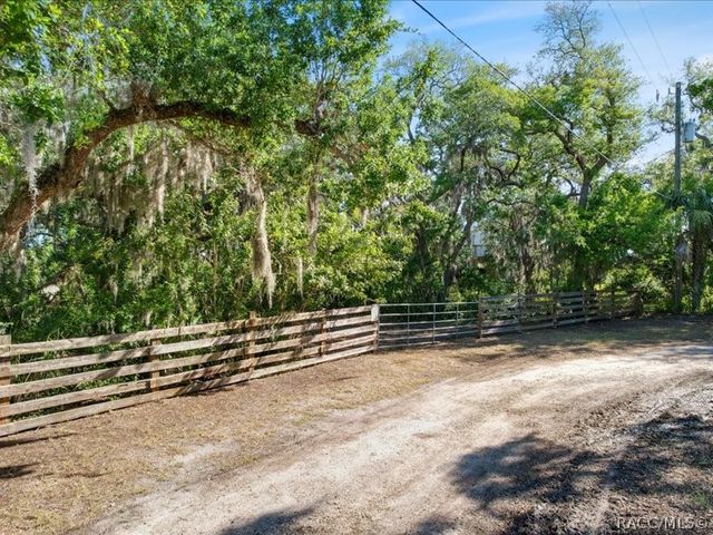 1465 S Surf Loop, Crystal River, FL 34429
