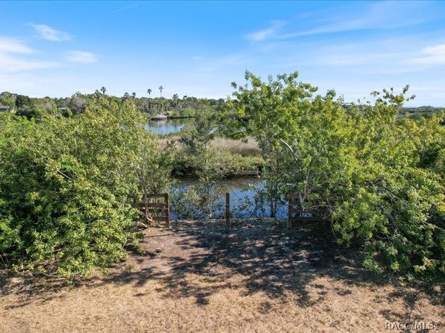 1465 S Surf Loop, Crystal River, FL 34429