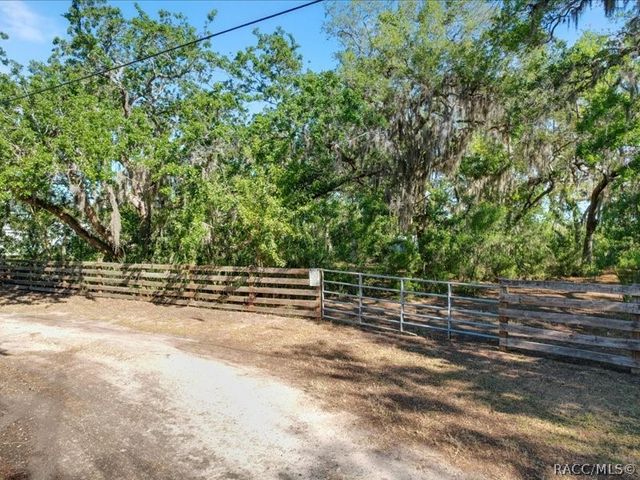 1465 S Surf Loop, Crystal River, FL 34429