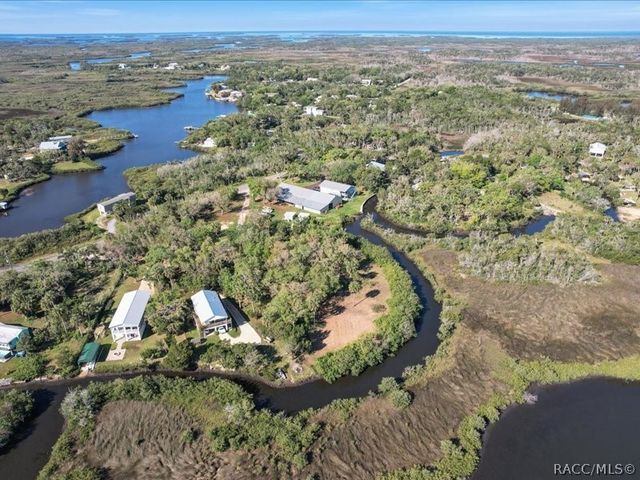 1465 S Surf Loop, Crystal River, FL 34429