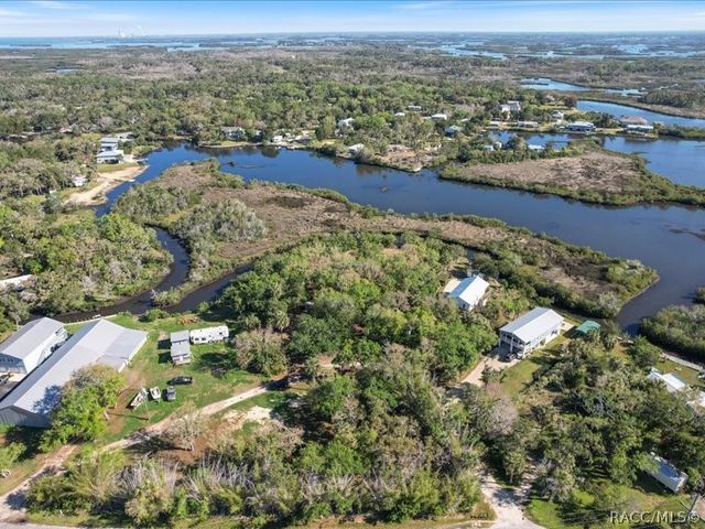 1465 S Surf Loop, Crystal River, FL 34429