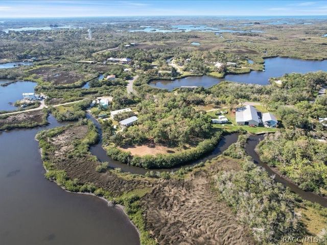 1465 S Surf Loop, Crystal River, FL 34429