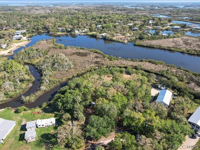 1465 S Surf Loop, Crystal River, FL 34429