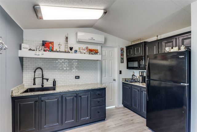 332 Hometown Way, Springtown, TX 76082